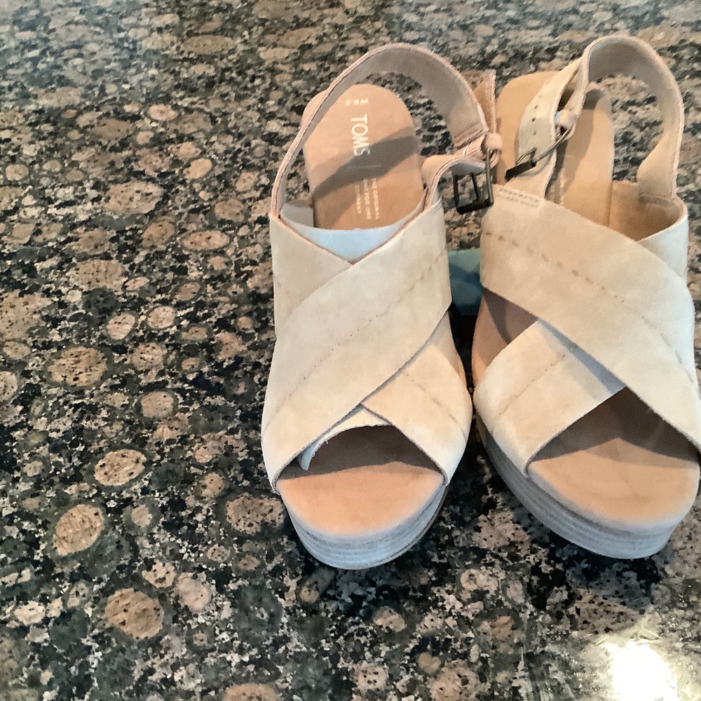 TOMS Suede Heeled Sandals Size 8.5W NWB/NWT
